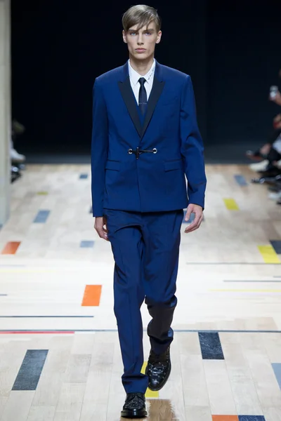 Look 3